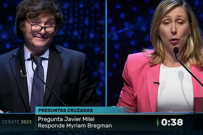 Javier Milei y Myriam Bregman en el segundo debate presidencial en la Facultad de Derecho