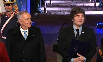 Javier Milei y Osvaldo Jaldo en la Casa de Tucumán por el acto del Día de la Independencia