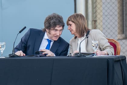 Javier Milei y Patricia Bullrich encabezaron el acto en la cárcel de Ezeiza