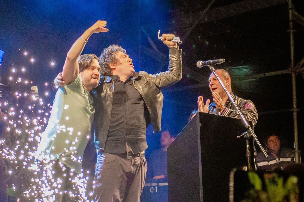 Javier MIlei y Ramiro Marra durante el cierre de campaña en Parque Lezama