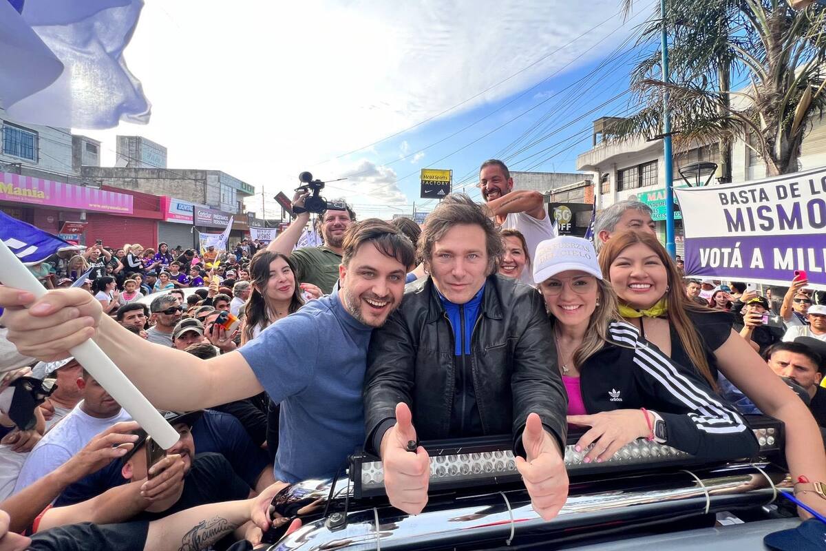 Javier Milei y Ramiro Marra en Moreno; Marra cambió dólares por pesos