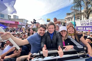 Javier Milei y Ramiro Marra en Moreno; Marra cambió dólares por pesos