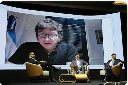 Javier Milei y Santiago Peña participaron de la inauguración del libro de Eduardo Feinmann en Paraguay