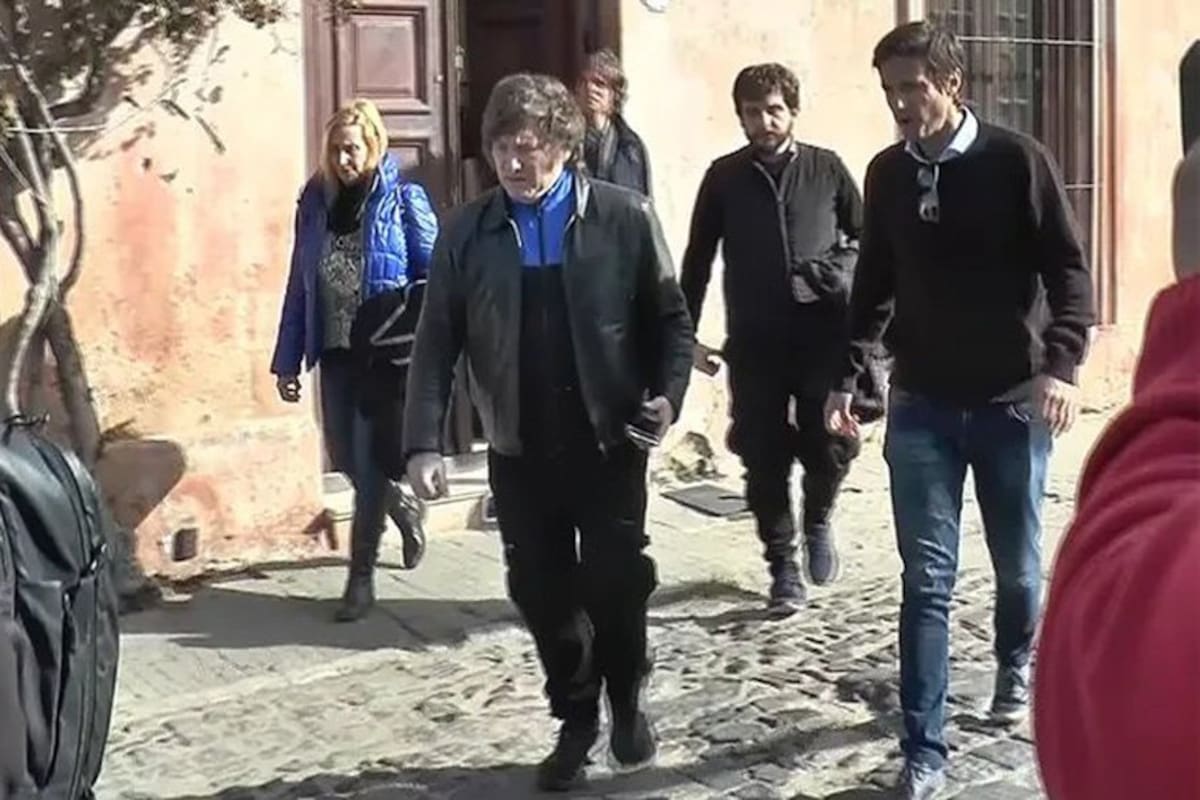 Javier Milei y su comitiva en Colonia del Sacramento