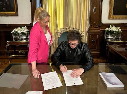 Javier Milei y su hermana Karina