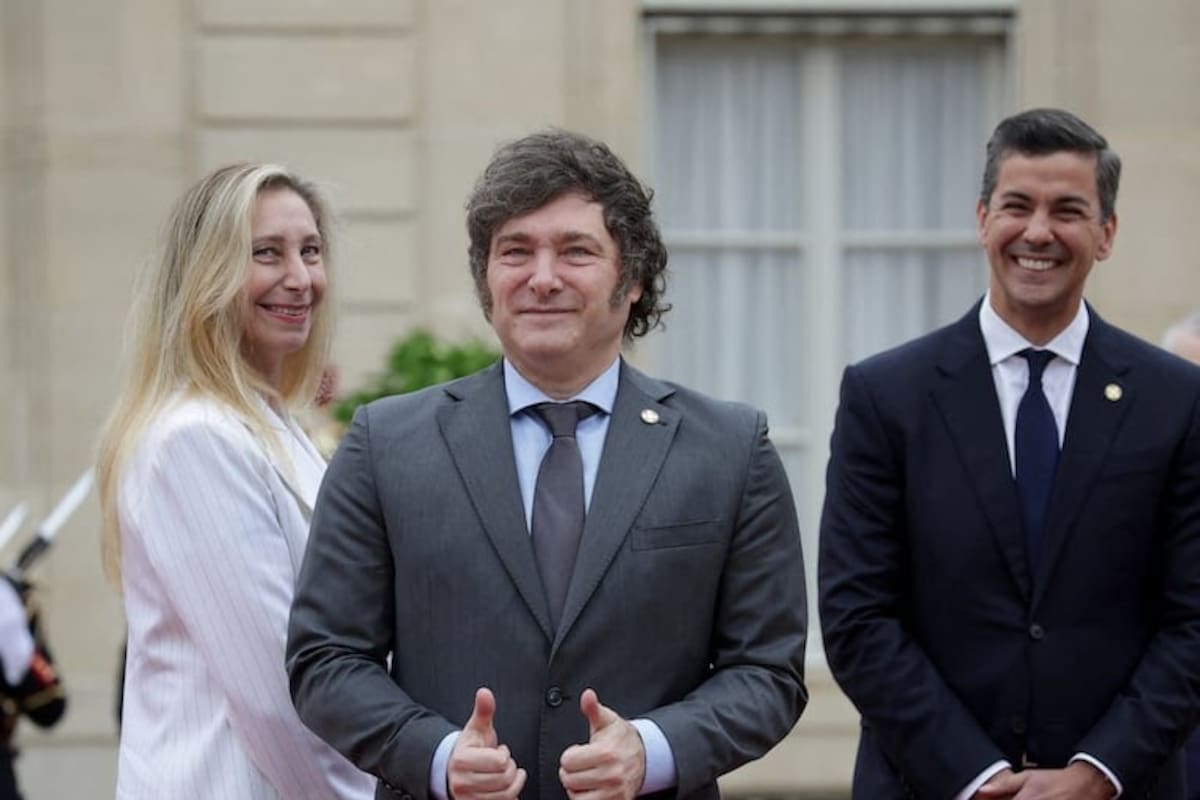 Javier Milei y su hermana Karina, en París