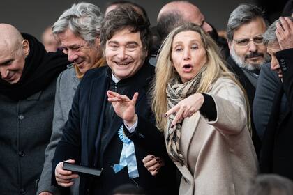 Javier milei y su hermana Karina en la Rural
