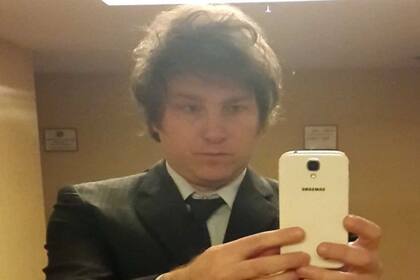 Javier Milei y su teléfono celular