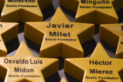 Javier Milei y una estrella de socio fundador cuando se inauguró el Museo de la Pasión Xeneize; ¿su figura también se meterá en la política del club?