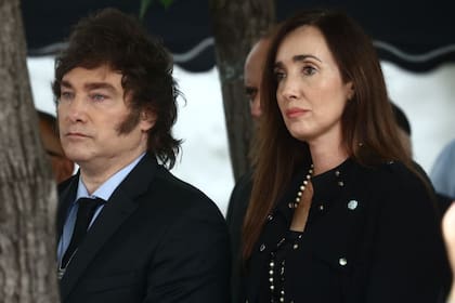 Javier Milei y Victoria Villarruel durante un acto en la embajada de Israel a 32 años del atentado