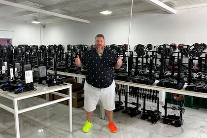 Javier Miranda invirtió en 120 impresoras 3D para poder crear sus propias piezas de repuesto
