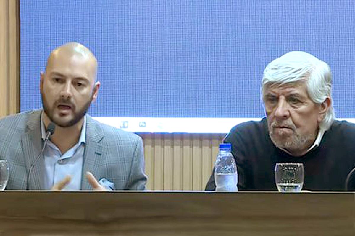 Javier Moral, abogado de camioneros, junto con Hugo Moyano en la conferencia de prensa en la que denunciaron lawfare