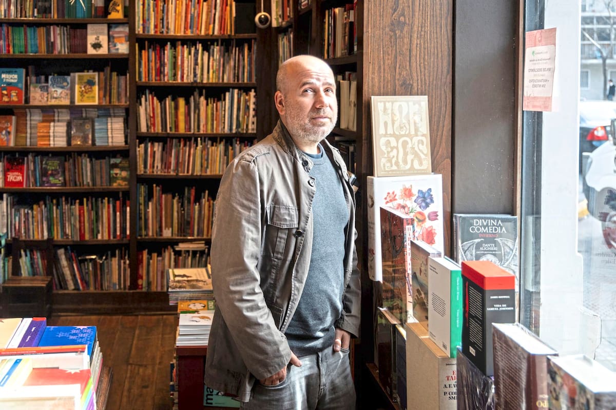 Javier Peña presenta su libro "Tinta invisible" en Buenos Aires