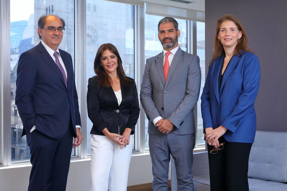 Javier Petrantonio, Julia Villanueva, Adrián Furman y Ariadna Artopoulos, socios de Bomchil