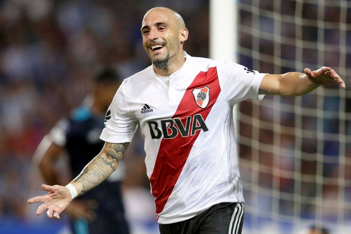 Javier Pinola marco para los millonarios