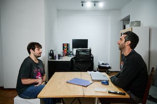 Tiene discapacidad intelectual y con el apoyo de un orientador laboral hace carrera en un banco