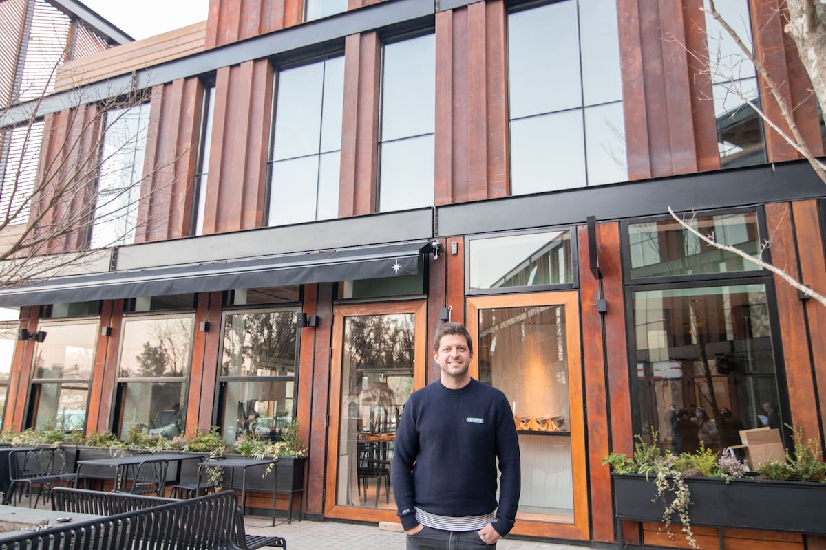 Javier Rodríguez en la puerta de Standard 69, su último restaurante