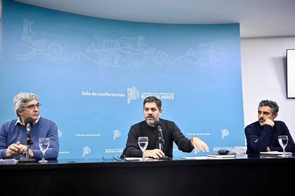 Javier Rodríguez, ministro de Desarrollo Agrario; Carlos Bianco, ministro de Gobierno; y, Cristian Girard, director Ejecutivo de ARBA