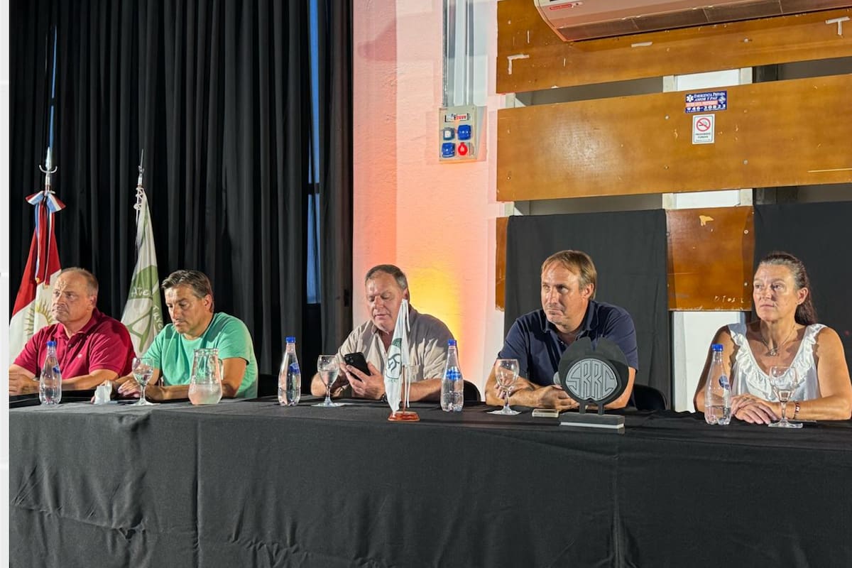 Javier Rotondo, vicepresidente de CRA; Maximiliano Razetto, vicepresidente de Cartez; Patricio Killmurray, presidente de Cartez; Heraldo Moyetta, presidente de la Sociedad Rural de Río Cuarto y Marisa Grella, secretaria de la Rural de Río Cuarto