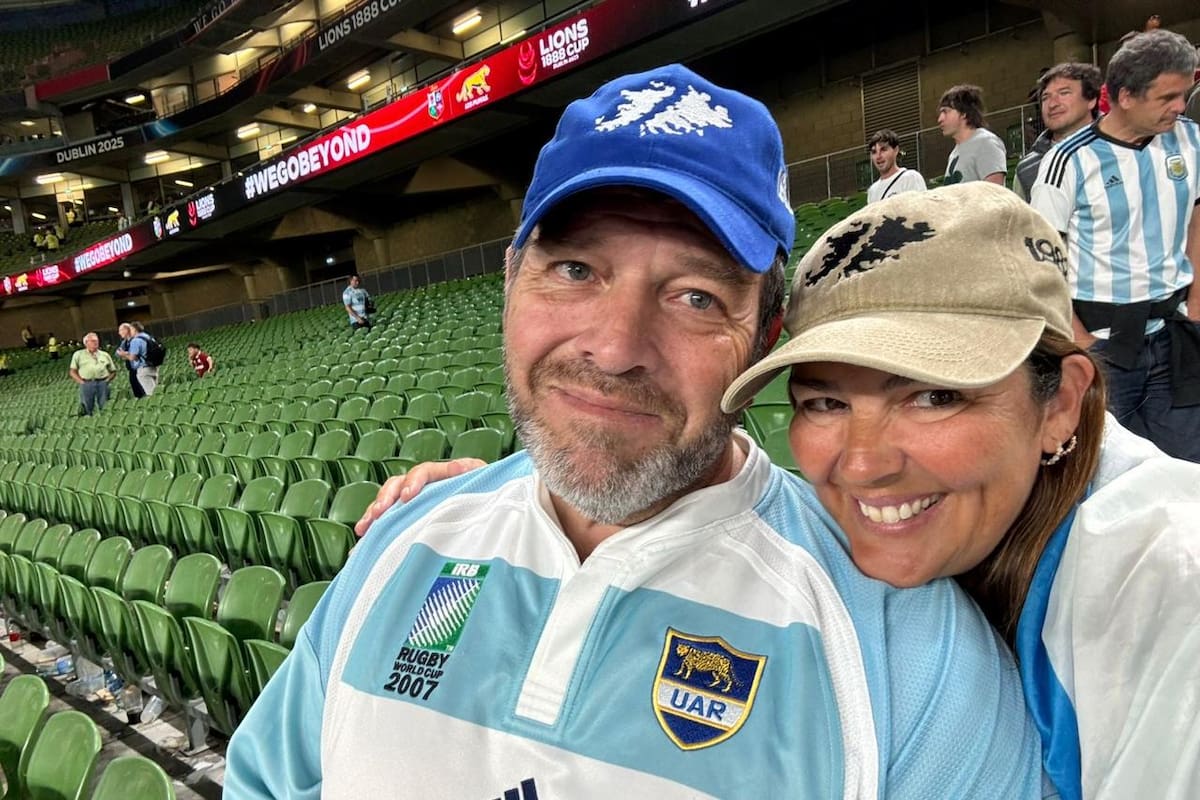 Javier Sánchez De la Puente (peruano de nacimiento, "con corazón argentino") junto a su esposa