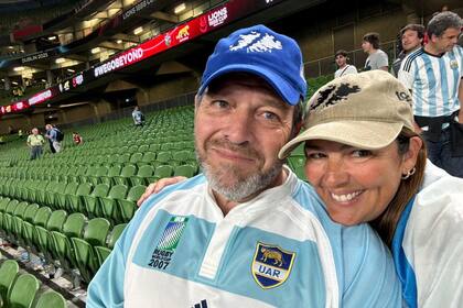 Javier Sánchez De la Puente (peruano de nacimiento, "con corazón argentino") junto a su esposa