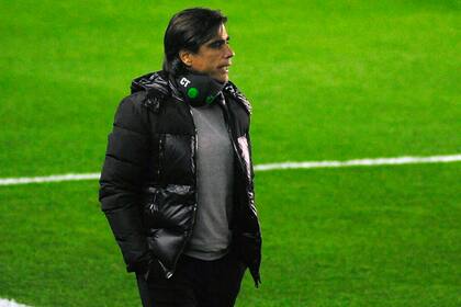 Javier Sanguinetti gritó con fuerza el empate, pero en siete fechas su equipo logró apenas un triunfo.