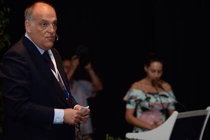 Javier Tebas dando una conferencia en Punta del Este