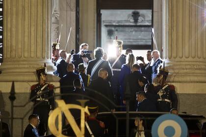 Javier y Karina Milei cuando llegaron al Congreso en la última apertura de sesiones