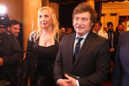 Javier y Karina Milei, en la gala del Colón el día del recambio presidencial