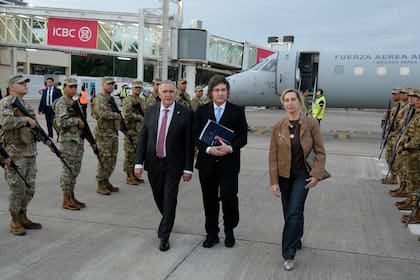 Javier y Karina Milei en Tucumán junto al gobernador Osvaldo Jaldo