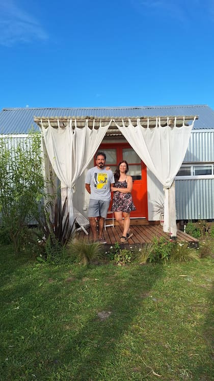 Javier y Rocío, la pareja que dejó Buenos Aires para emprender en la costa atlántica