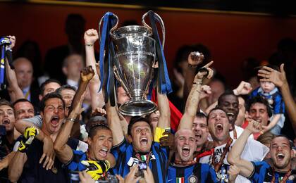 Javier Zanetti y Esteban Cambiasso, protagonistas de la última conquista de la Champions League por parte de Inter, en 2010