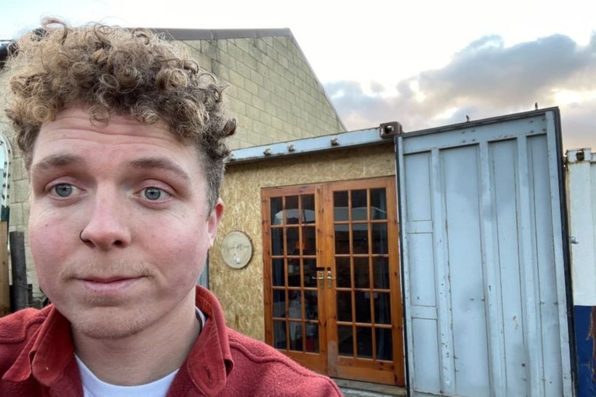 Jay vendió su casa y compró un contenedor que reformó para hacerlo "habitable"