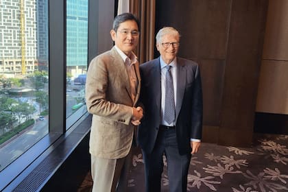Jay Y. Lee, vicepresidente y heredero de Samsung, se reunió con Bill Gates para discutir la producción en masa del "inodoro del futuro"