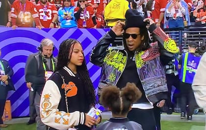 Jay-Z llegó al partido más importante de la NFL acompañado de sus hijas Blue Ivy and Rumi