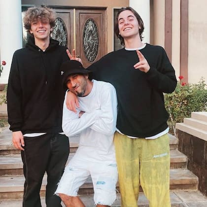 Jayden tiene 15 años, y Sean 16, y la foto fue subida a las redes sociales en octubre de 2021