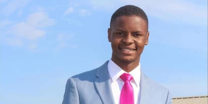 Jaylen Smith posa para las fotos oficiales de campaña