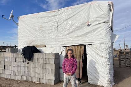 Jazmín Riveros vive junto a sus papás en una casilla en el asentamiento Eva Perón III, en Villa Mercedes, San Luis