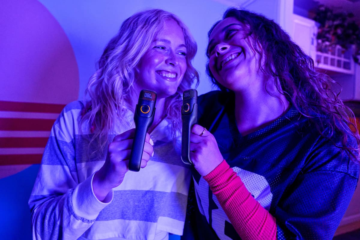 JBL presentó el micrófono EasySing para creadores de contenido, que también tiene una función para eliminar la voz de una canción y suplantarla con la nuestra haciendo karaoke