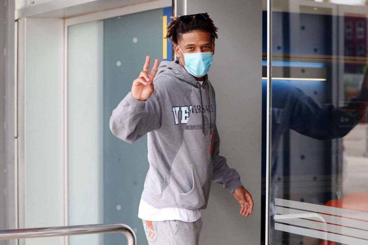 Jean-Clair Todibo es el único caso positivo de coronavirus en Barcelona. El futbolista francés no está en Lisboa para disputar los cuartos de final de la Champions League.