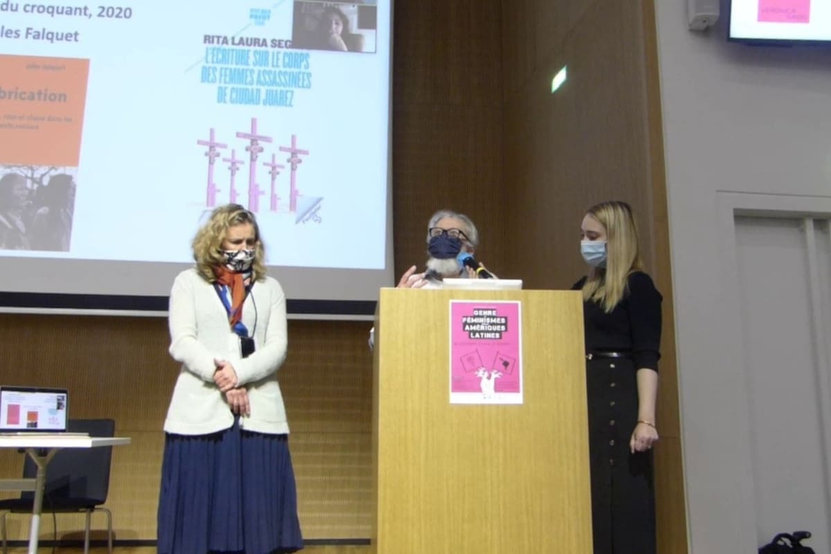 Jean Michel Bouvier, padre de Cassendre, al hablar ayer en el campus Condorcet, de la Universidad Sorbonne Nouvelle de París
