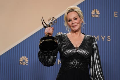 Jean Smart interpreta a Deborah Vance en Hacks, la multipremiada serie de HBO. La actriz hizo historia al ganar su quinto Emmy consecutivo por dicha producción