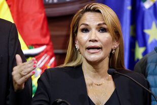 Jeanine Añez, que se proclamó como presidenta interina de Bolivia