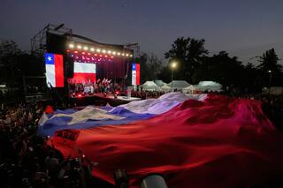 Jeannette Jara cierra su campaña en Santiago y se dice "convencida" de que ganará el balotaje