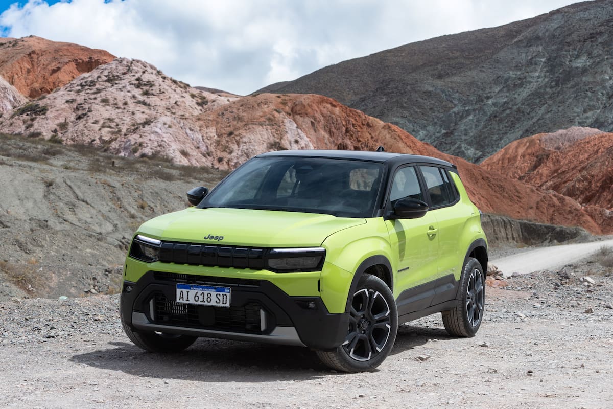Jeep presentó el nuevo Avenger, el primer modelo híbrido de la marca en el país