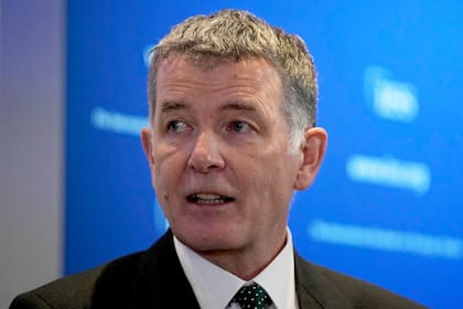 Jefe saliente de inteligencia británica destaca a Rusia, China e Irán como amenazas