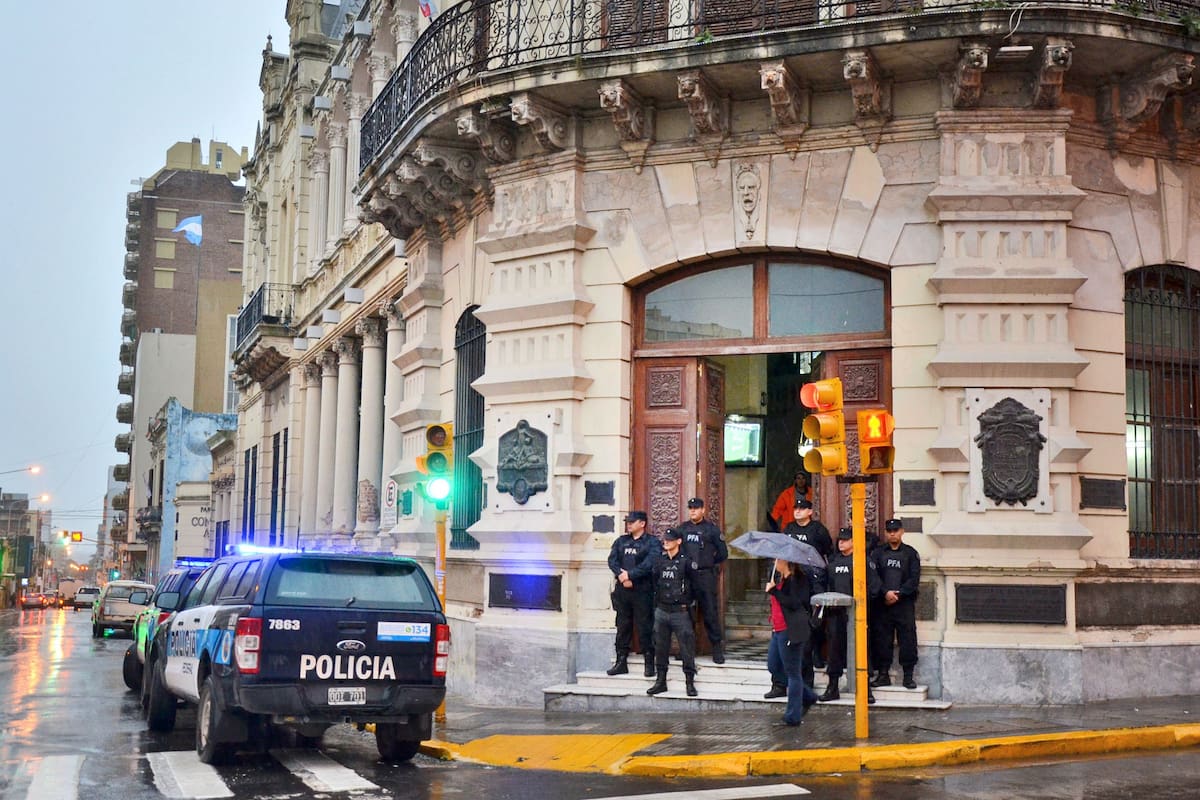 Jefes de la droga manejan redes de clientelismo; varios casos recientes muestran que la connivencia se extiende en forma transversal en distintas ciudades