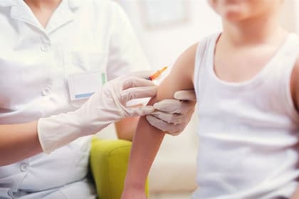 En las próximas semanas, se estima que unos 50.000 chicos deberían completar las dosis recomendadas para esas edades de las vacunas que protegen de enfermedades como el sarampión, la rubeola, la paperas o la tos convulsa, entre otras
