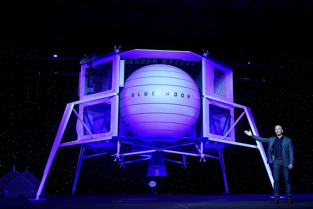 Jeff Bezos presenta el vehículo de exploración lunar