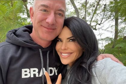Jeff Bezos y Lauren Sanchez están comprometidos desde el 2023